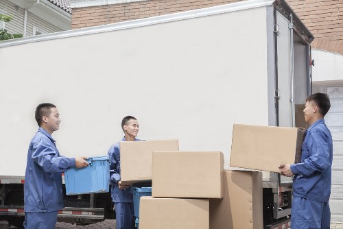 Removal van and moving team serving homes in Harringay
